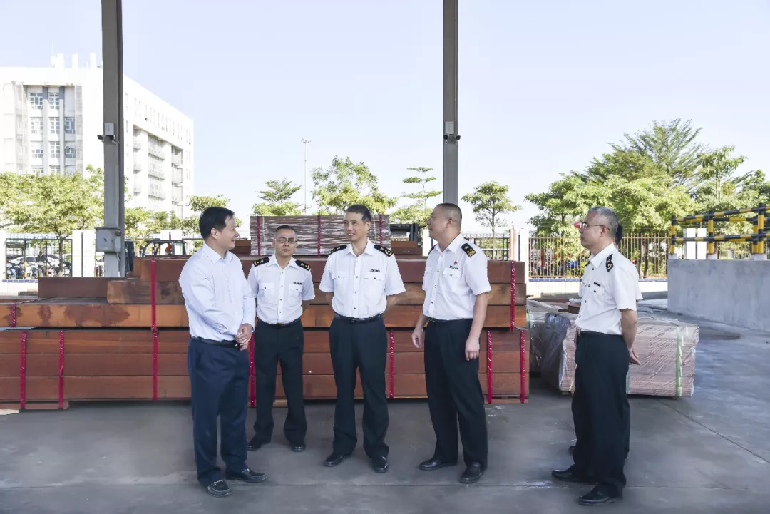 黄埔海关关长郑汉龙一行到环球ug娱乐调