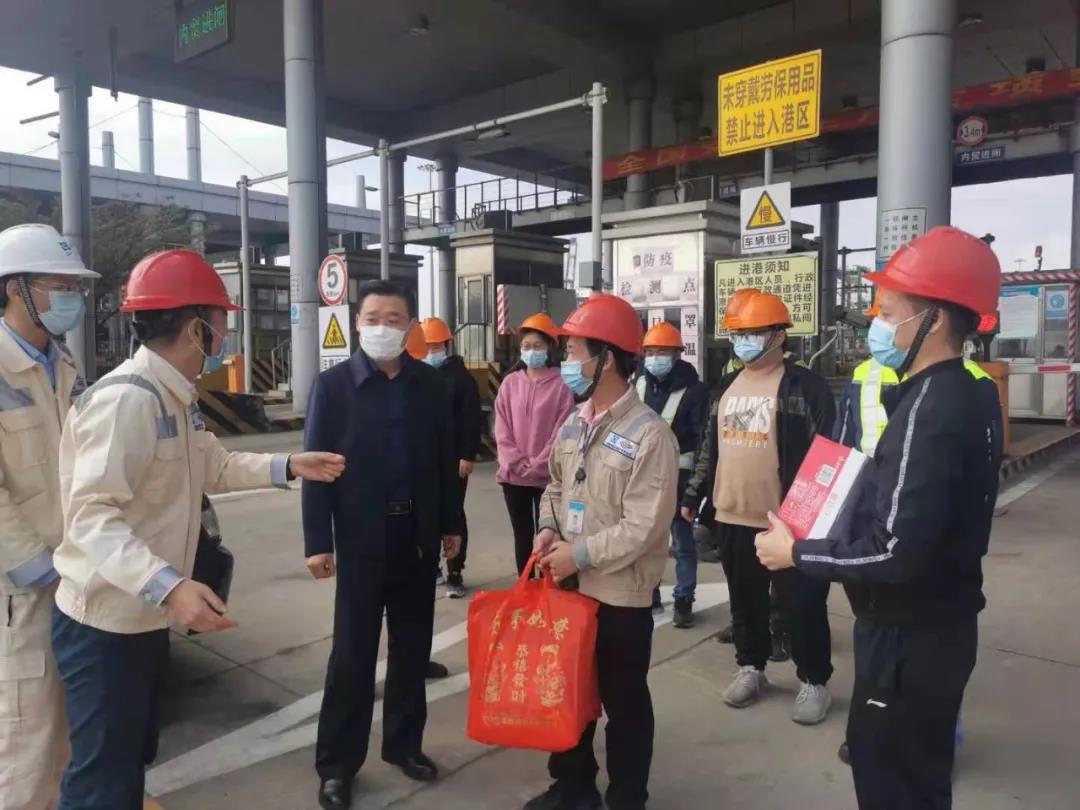 暖心春节 | 环球ug娱乐开展新春慰问活动