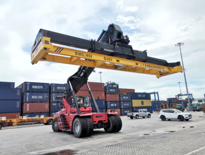 安全、高效！环球ug娱乐完成53英尺非标吊具自动化改造