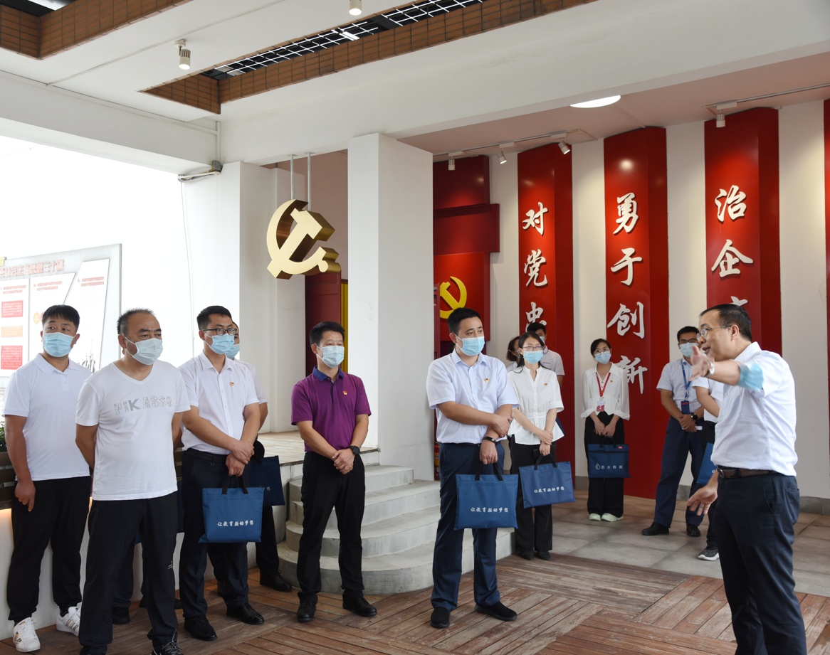 新疆生产建设兵团第三师图木舒克市国资委到环球ug娱乐交流研讨