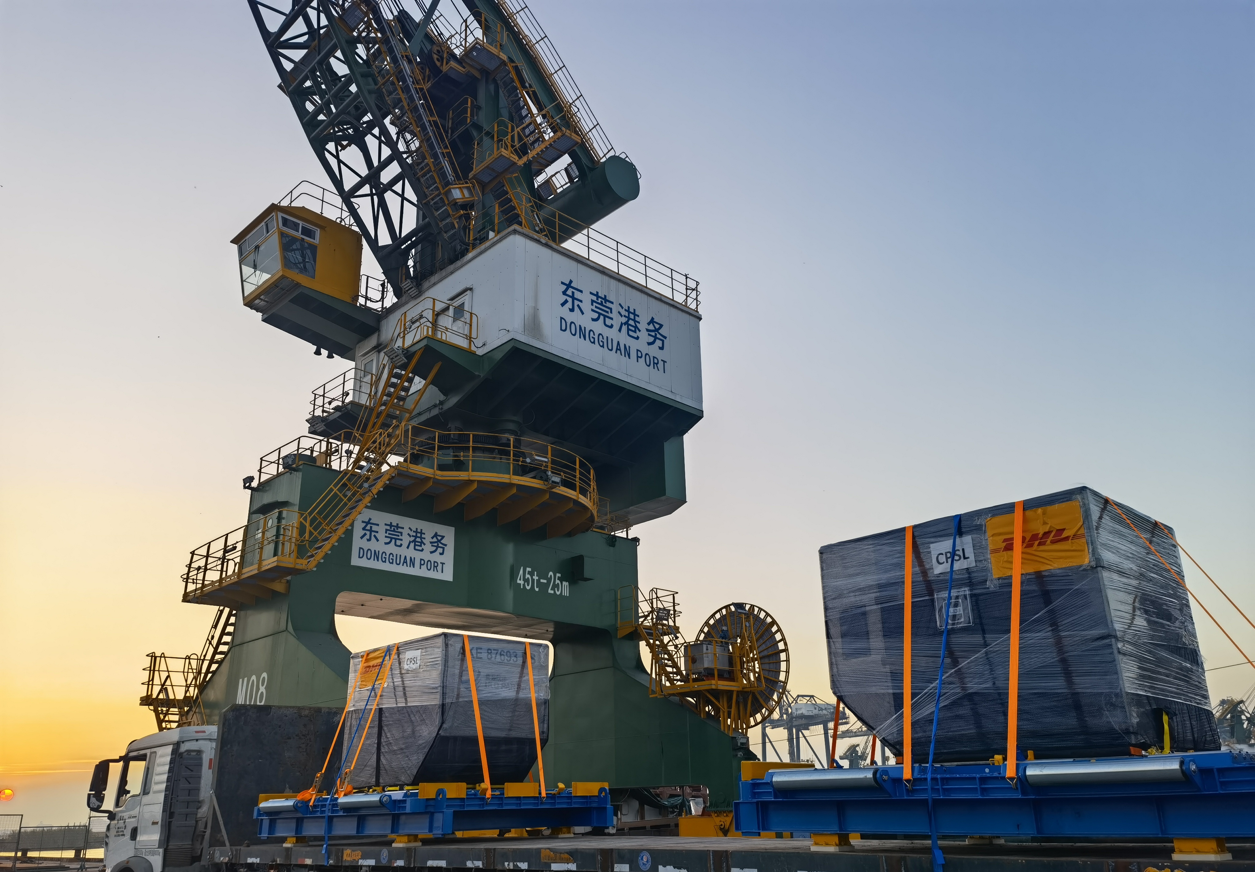 东莞港=海港+空港 | “香港—东莞国际空港中心”项目新年首次实现海空联运电商集拼出口