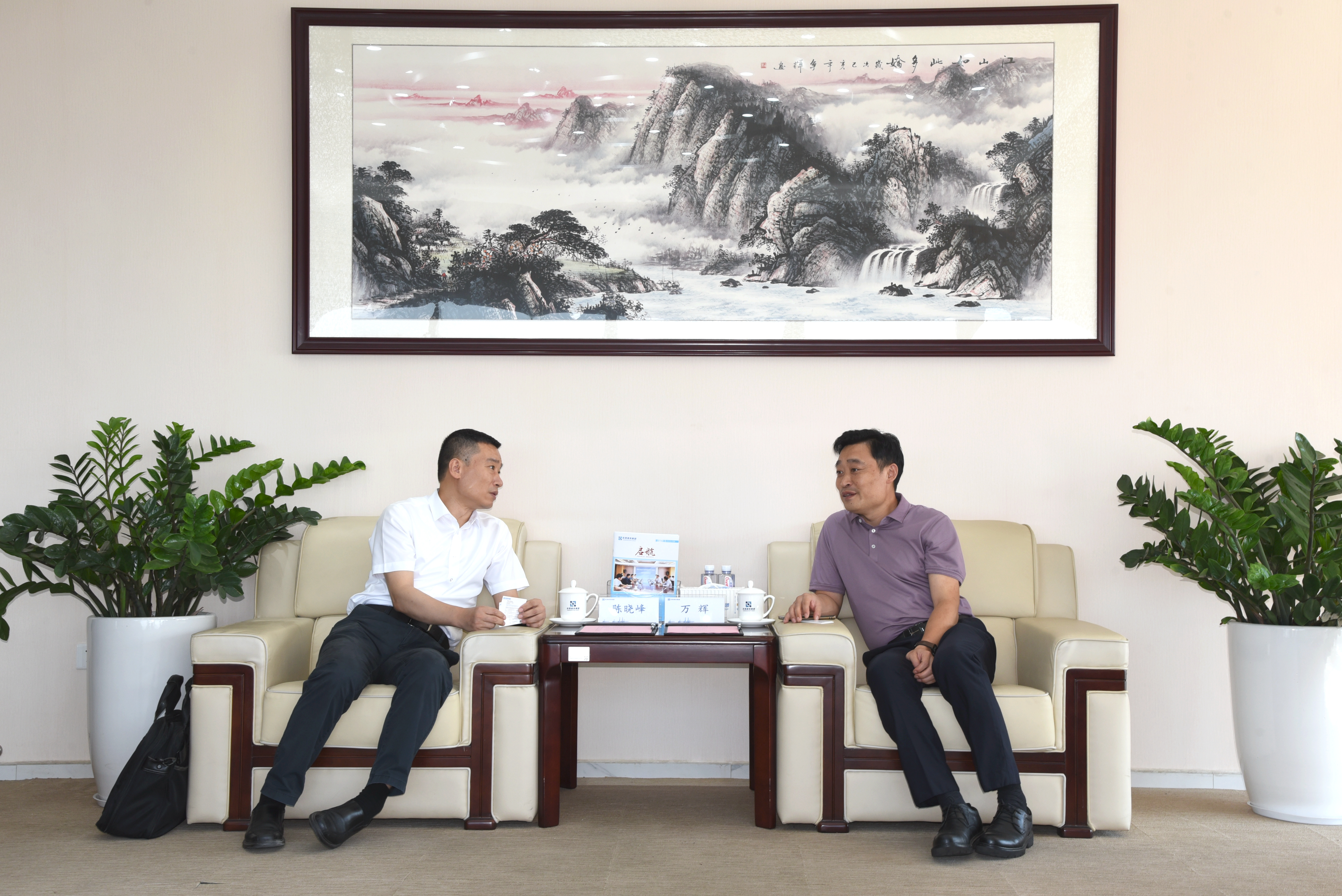 宁波远洋运输股份有限公司总经理陈晓峰一行到访东莞港