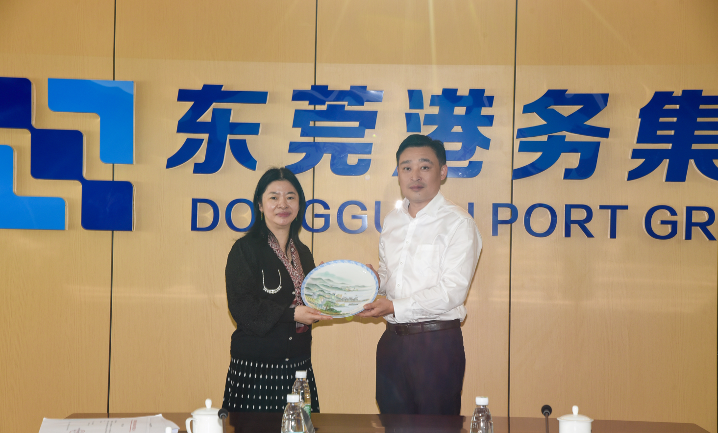 盐田港集团有限公司党委书记、董事长胡朝阳一行到访东莞港