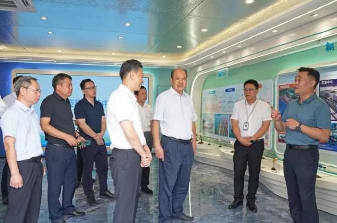 市人大常委会副主任杨晓棠一行到环球ug娱乐调研