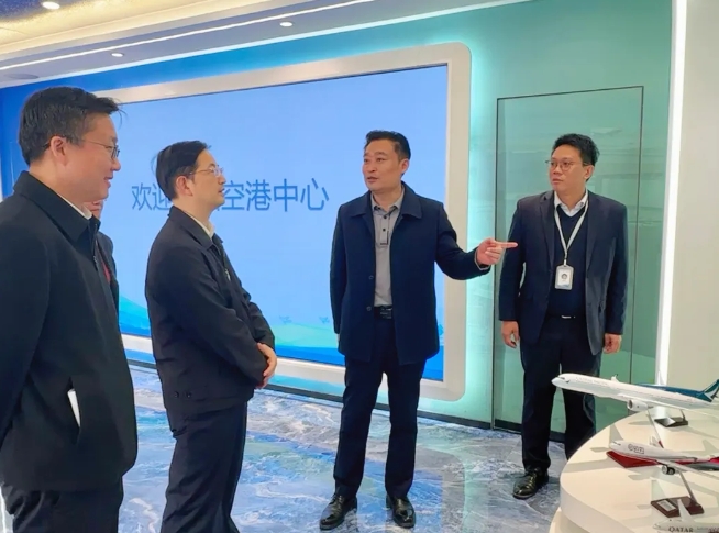 省政府副秘书长黄明忠一行到环球ug娱乐调研