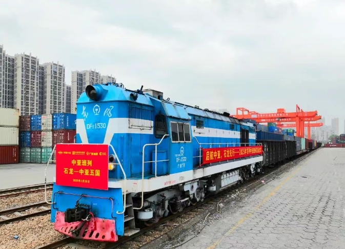 新通途！环球ug娱乐首开中亚班列，“钢铁驼队”奏响“一带一路”新乐章