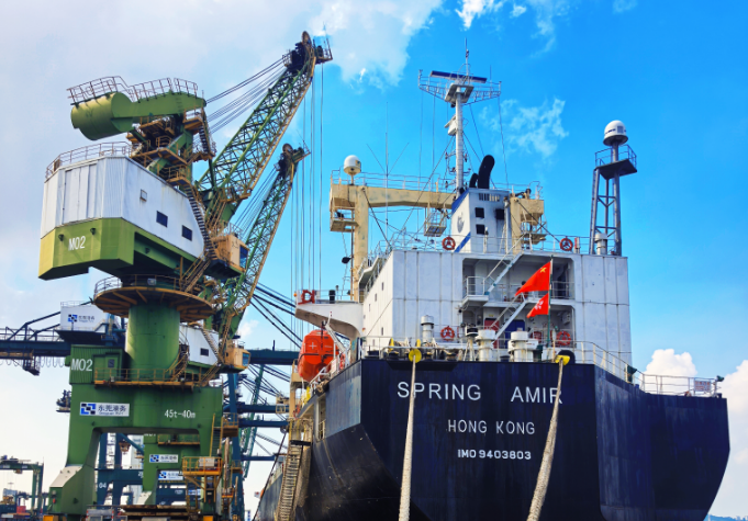 中瑙合作新篇章！中国援建瑙鲁体育中心物资从东莞港启航